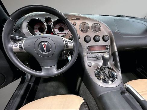 Used 2008 Pontiac Solstice Convertible w/ Premium Package RWD image 8