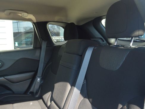 Used 2016 Jeep Cherokee Latitude w/ Safety/Convenience Group image 15