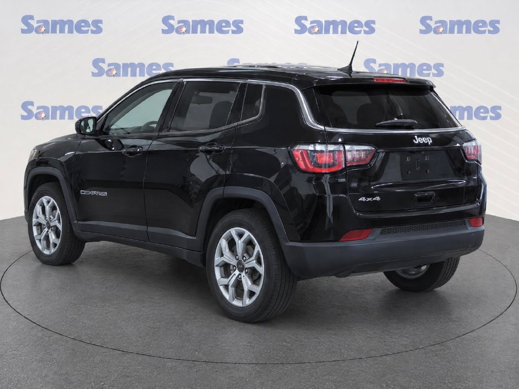 Used 2025 Jeep Compass Sport w/ Mopar Graphics Package AWD/4WD image 4