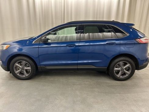 Used 2022 Ford Edge SEL w/ Sport Appearance Package image 3