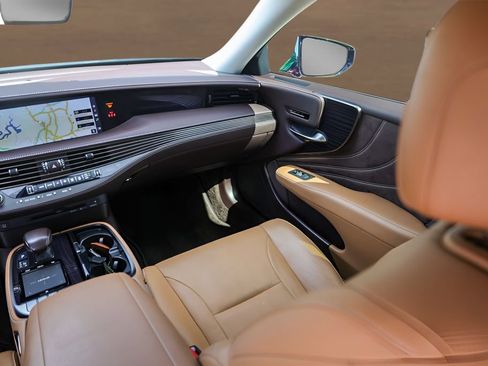 Used 2018 Lexus LS 500 w/ Accessory Package (Z2) RWD image 26