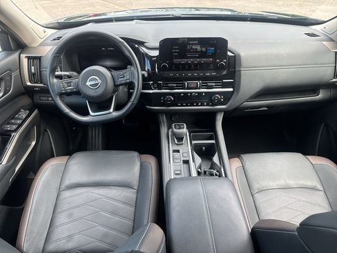 Used 2025 Nissan Pathfinder Platinum w/ Cargo Package FWD image 10