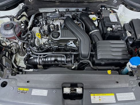 Used 2022 Volkswagen Taos SEL w/ Panoramic Sunroof Package image 29