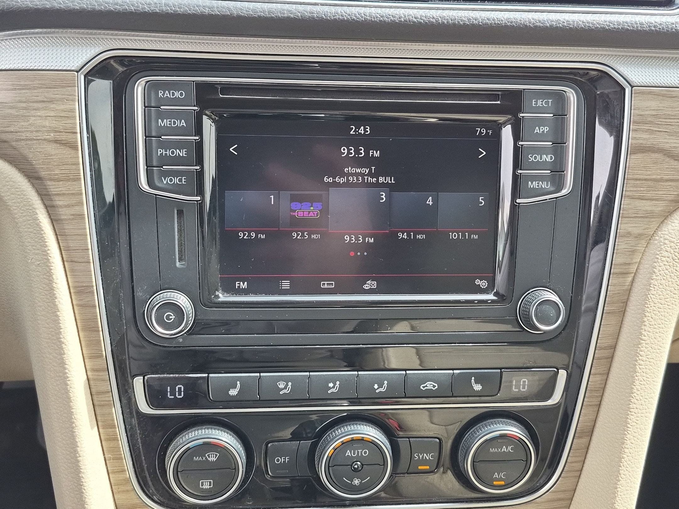 Used 2018 Volkswagen Passat 2.0T SE FWD image 21