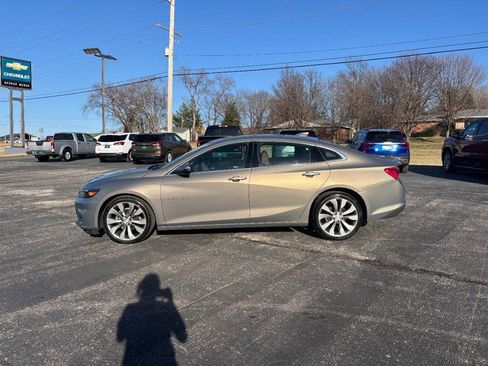 Used 2018 Chevrolet Malibu Premier w/ Premier Sun and Wheel Package image 2