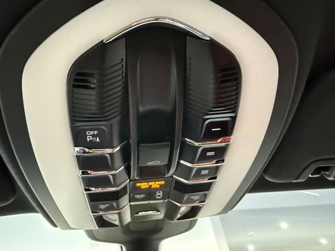 Used 2016 Porsche Panamera 4 image 42