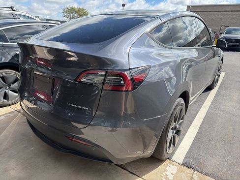 Used 2022 Tesla Model Y Long Range image 6