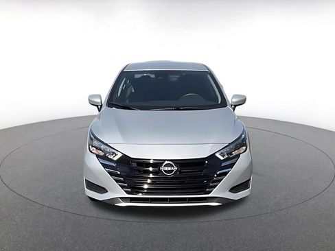 Used 2025 Nissan Versa SV image 4