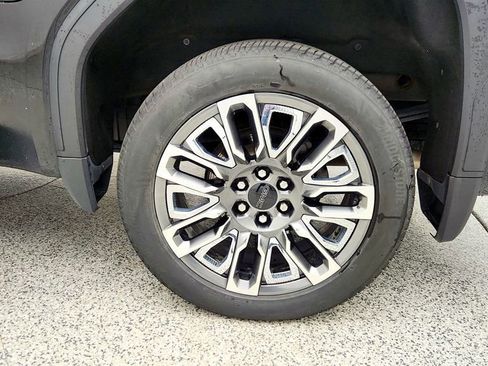 Used 2023 GMC Sierra 1500 Denali Ultimate image 9