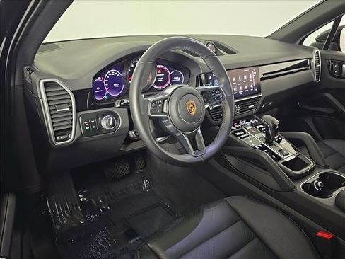Certified 2023 Porsche Cayenne image 4