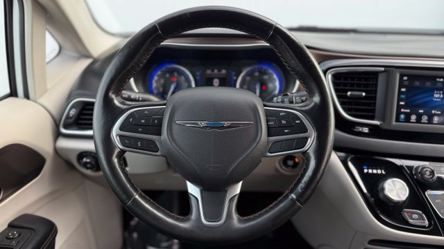 Used 2019 Chrysler Pacifica Touring-L FWD image 20