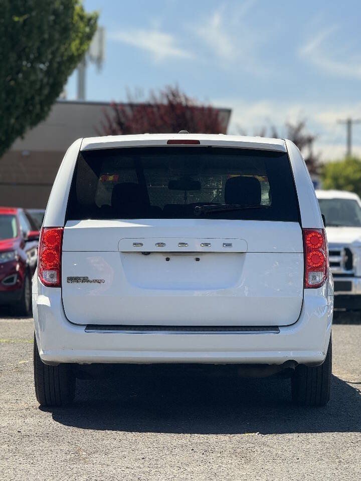 Used 2019 Dodge Grand Caravan SE w/ UConnect Hands-Free Group FWD image 7