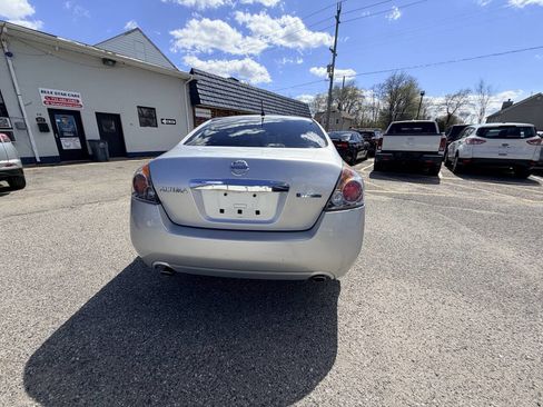 Used 2010 Nissan Altima Hybrid Sedan image 12