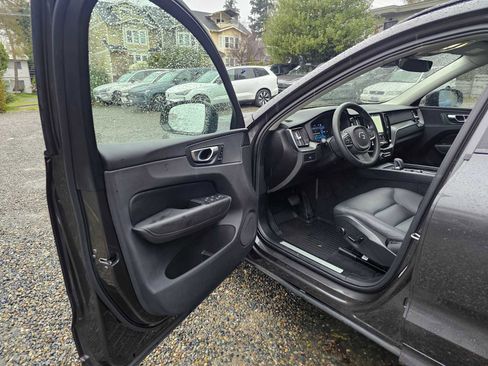 Certified 2025 Volvo XC60 B5 Core w/ Protection Package Premier image 22