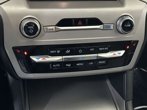 Used 2024 Ford Explorer XLT w/ Class IV Trailer Tow Package image 25