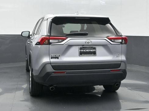 Used 2025 Toyota RAV4 LE AWD/4WD image 6