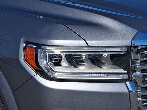 Used 2021 GMC Acadia Denali image 9