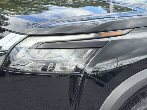 Certified 2025 Nissan Pathfinder S FWD image 7