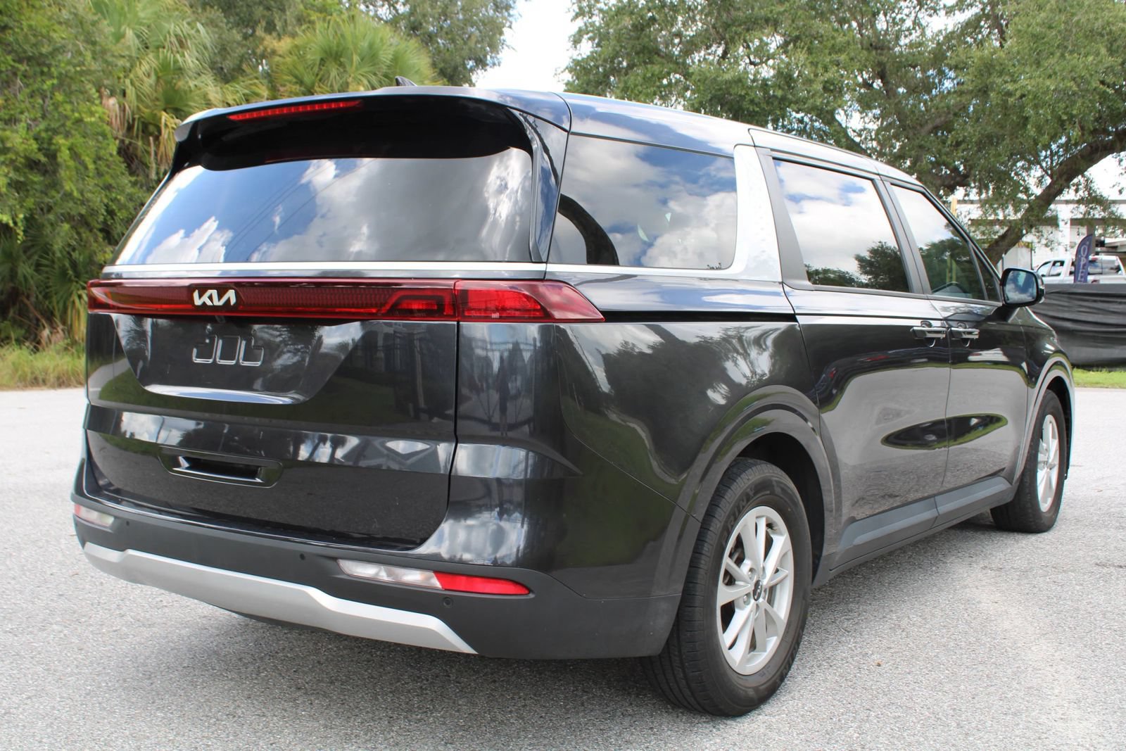Used 2024 Kia Carnival LX FWD image 6