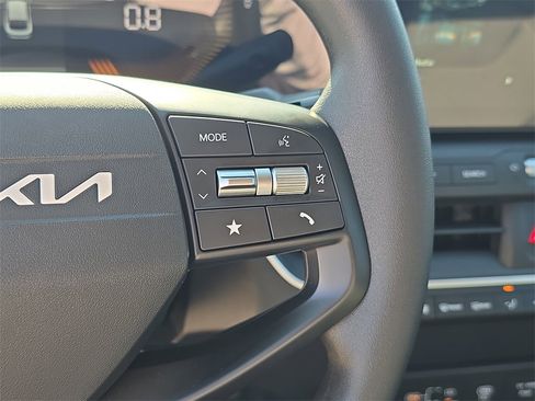 New 2025 Kia K4 LXS image 33