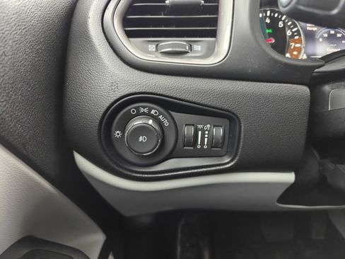 Used 2022 Jeep Renegade Latitude image 8