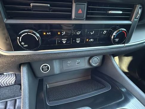 Used 2021 Nissan Rogue S image 14