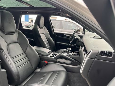 Used 2023 Porsche Cayenne AWD/4WD image 37