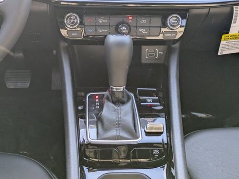 New 2026 Jeep Compass Latitude image 17