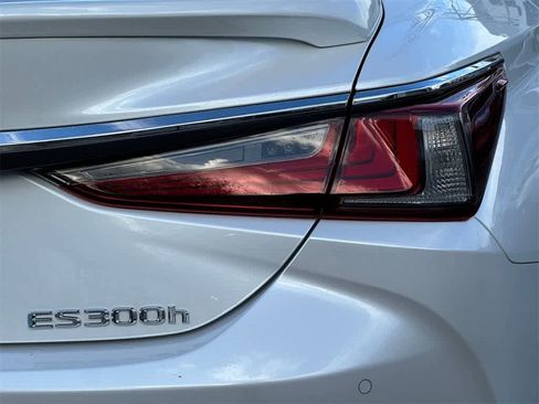 Used 2024 Lexus ES 300h image 7