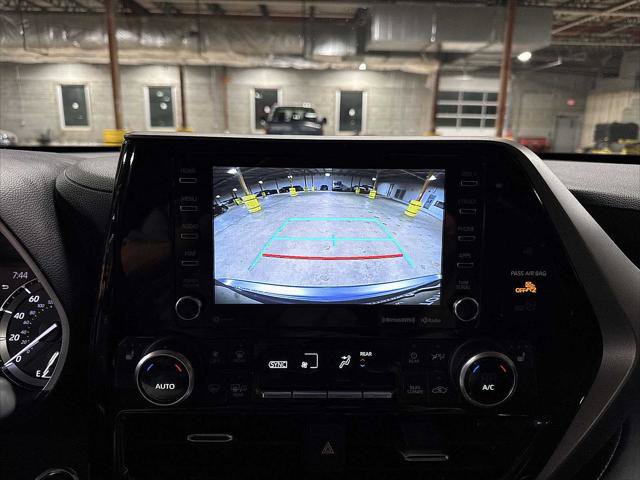 Certified 2022 Toyota Highlander XLE AWD/4WD image 26