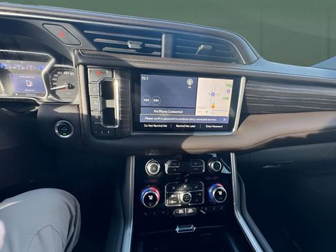 Used 2021 GMC Yukon XL Denali image 18