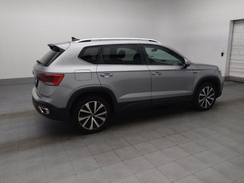 Used 2023 Volkswagen Taos SE w/ Panoramic Sunroof Package FWD image 10