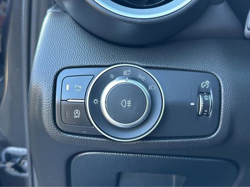 Used 2023 Alfa Romeo Giulia Estrema image 31