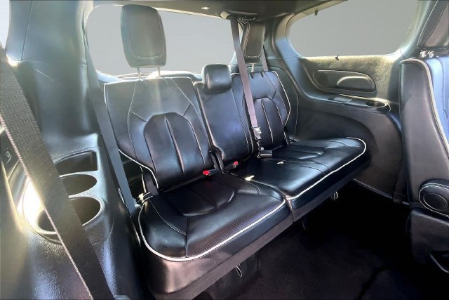 Used 2025 Chrysler Pacifica Limited FWD image 26