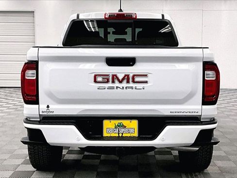 Used 2025 GMC Canyon Denali image 4