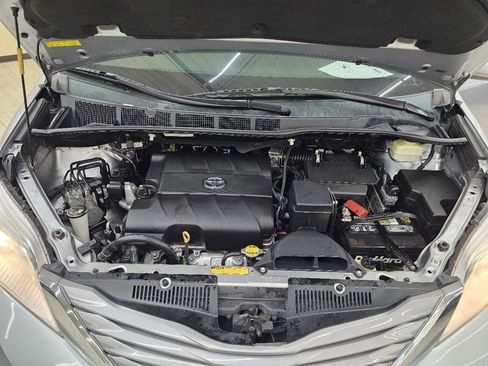 Used 2015 Toyota Sienna XLE w/ XLE Navigation Package FWD image 44