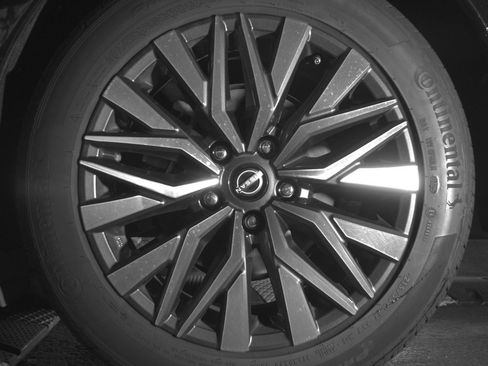 Used 2025 Nissan Altima 2.5 SV FWD image 14