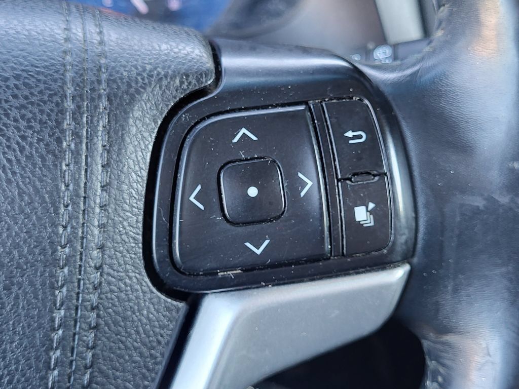 Used 2017 Toyota Sienna Limited Premium FWD image 18