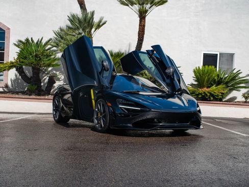 Used 2024 McLaren 750S image 17