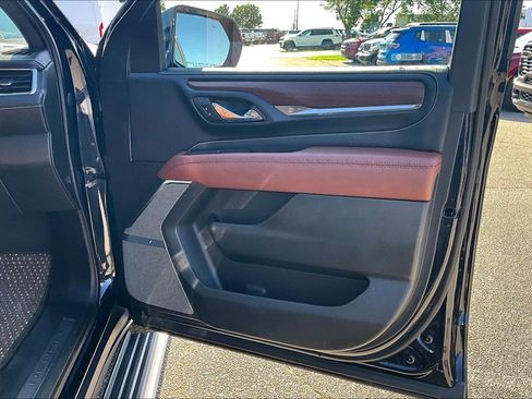 Used 2023 GMC Yukon XL Denali Ultimate AWD/4WD image 21