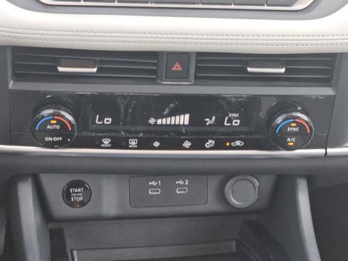 Used 2025 Nissan Rogue SV AWD/4WD image 15
