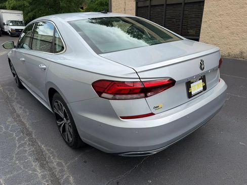 Used 2020 Volkswagen Passat 2.0T SEL FWD image 10