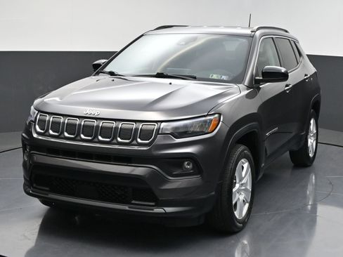 Used 2022 Jeep Compass Latitude AWD/4WD image 3