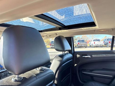 Used 2023 Chrysler 300 Touring L w/ Popular Equipment Group image 8