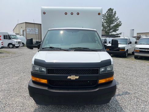 Used 2018 Chevrolet Express 3500 w/ Driver Convenience Package RWD image 3