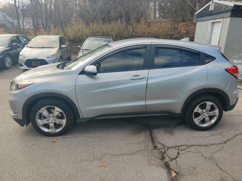 Used 2018 Honda HR-V LX image 3