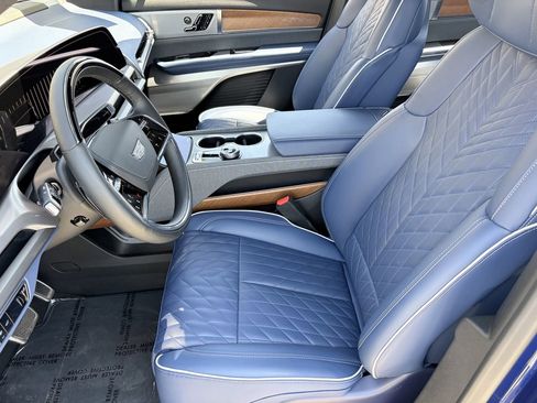 Used 2026 Cadillac Vistiq Premium Luxury w/ LPO, Floor Liner Package AWD/4WD image 19