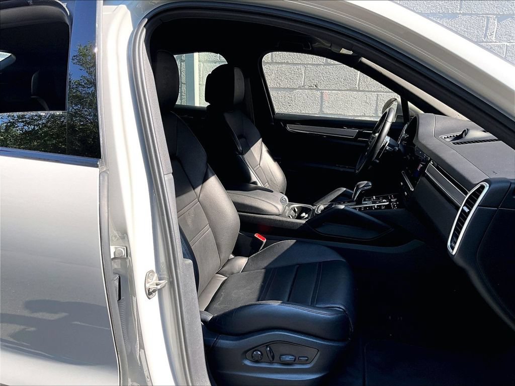 Certified 2023 Porsche Cayenne Platinum Edition AWD/4WD image 12