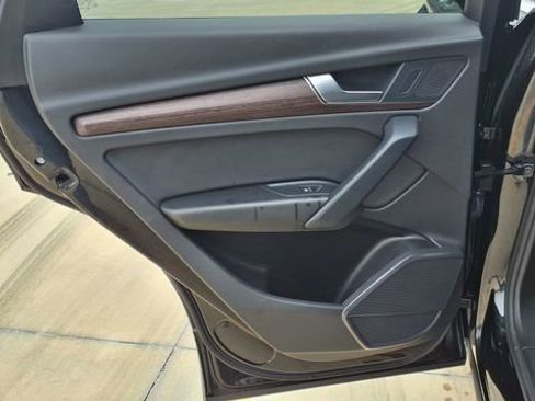 Used 2024 Audi Q5 2.0T Premium w/ Convenience Package image 17