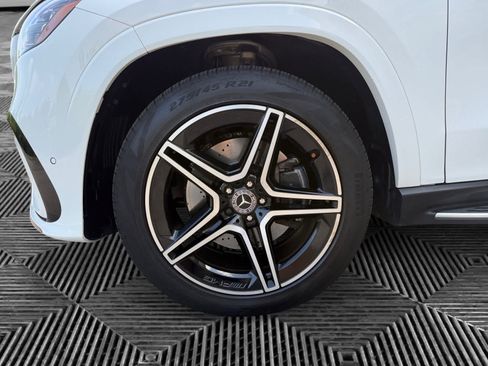 Certified 2025 Mercedes-Benz GLS 450 4MATIC image 9